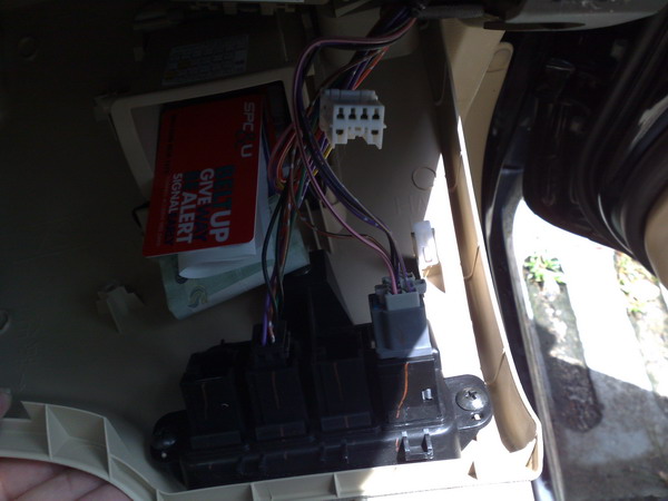 white connector the other side.jpg